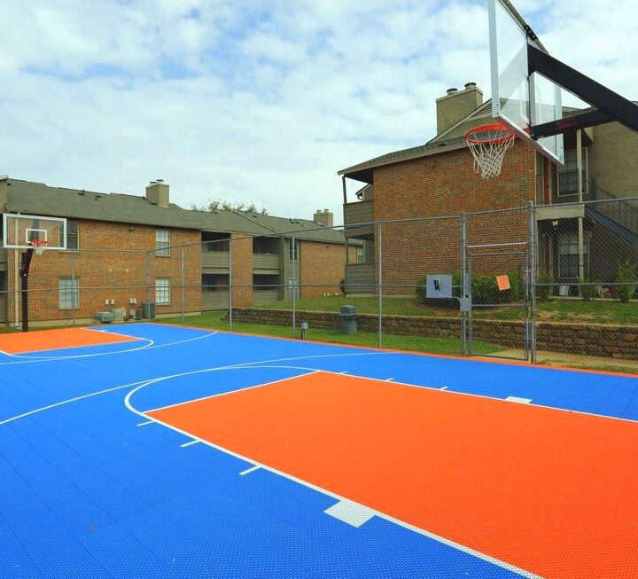 court-2.02d7c570-25c8-49c9-9473-c938fa72c870 basketball court at apartments in Longview, TX