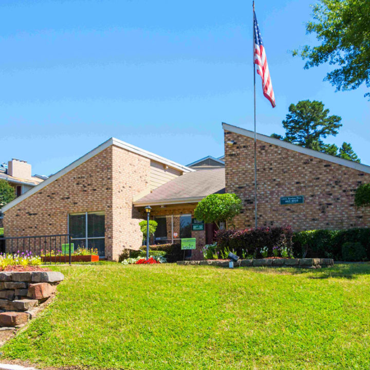 office_clubhouse_exterior_1.f4902e05-2518-4a5f-8231-27524fc0e88c leasing office in Longview, TX